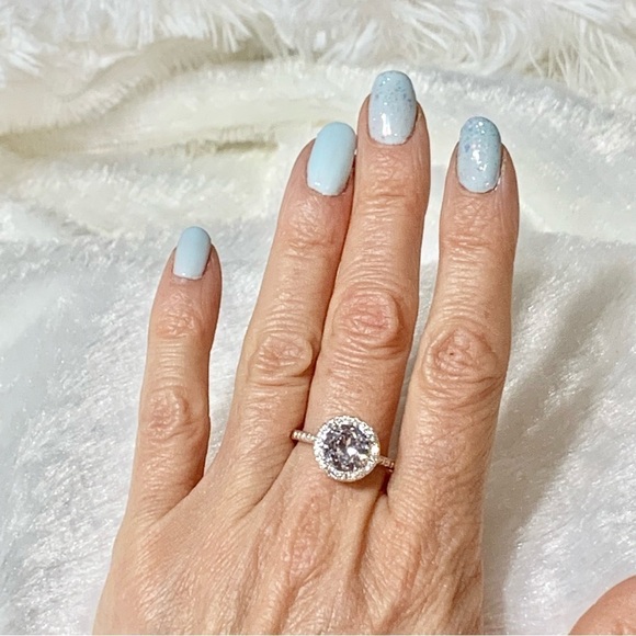Silver toned crystal halo ring sized 9 NWT - Picture 6 of 10